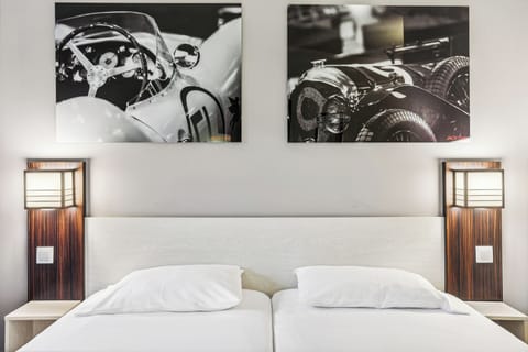 Soundproofing, free WiFi