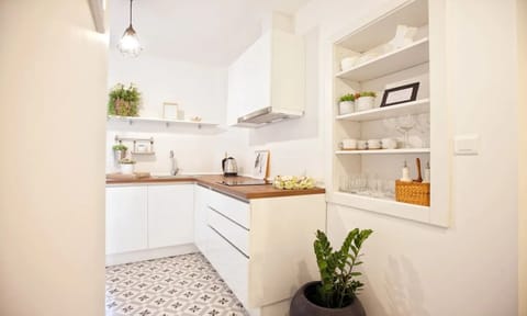 Standard Apartment | Private kitchen | Full-size fridge, microwave, stovetop, dishwasher