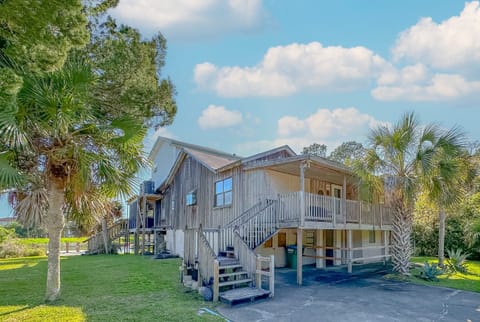 huge waterfront house with boat dock and only a minute from the open gulf waters