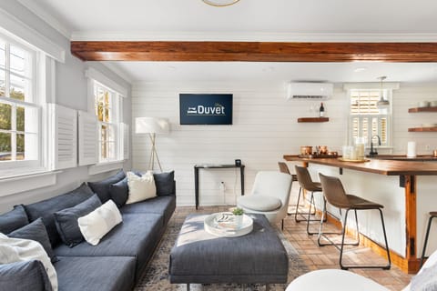 Living Room w/ 4K HDTV