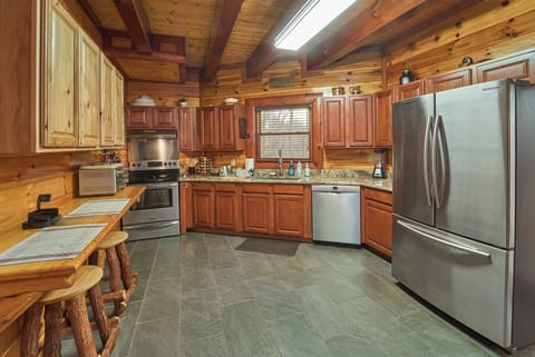 Kitchen fully stocked all stainless Bosch DW