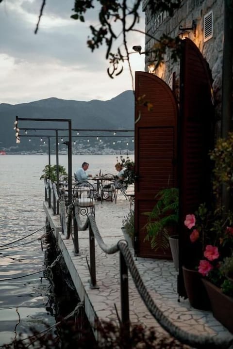 Breakfast, dinner served; Mediterranean cuisine, beach views 