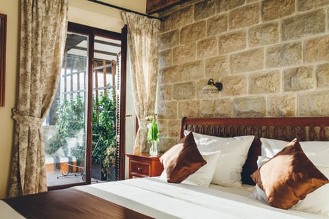 Double Room, Terrace, Sea View | Minibar, in-room safe, desk, soundproofing