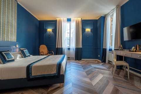 Junior Room | Down comforters, minibar, in-room safe, desk