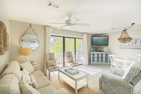 20-Beachwood-Villas-8F-Living