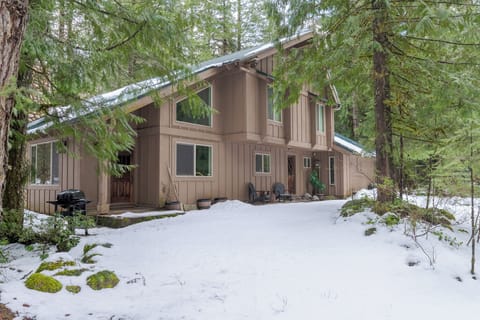 Glacier Court Resort in Winter