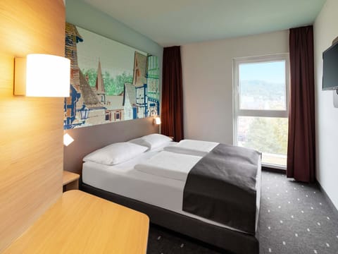 Double Room | Premium bedding, desk, WiFi (free)