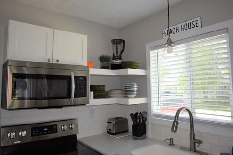 Beach house cooking with plenty of amenities.