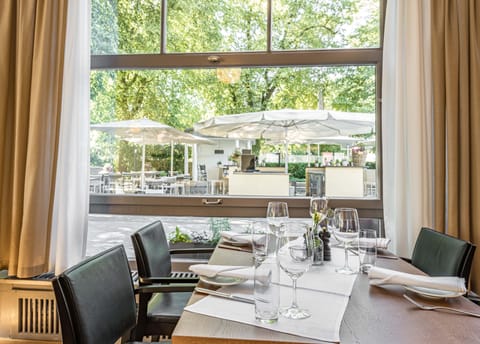 Breakfast, lunch, dinner served; international cuisine, garden views 