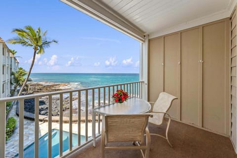 Private lanai nearly hanging over the ocean with tide pool views where turtles and eels often visit.