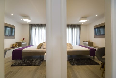 Deluxe Apartment | 2 bedrooms, in-room safe, desk, laptop workspace