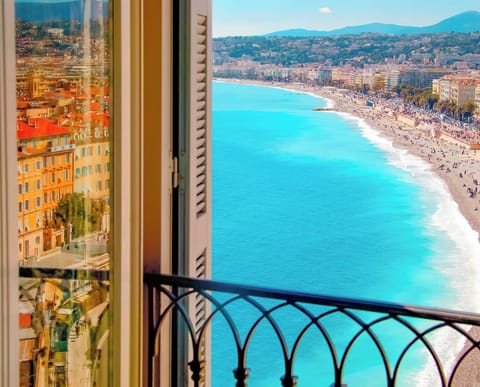 Junior Suite | Premium bedding, minibar, in-room safe, individually decorated