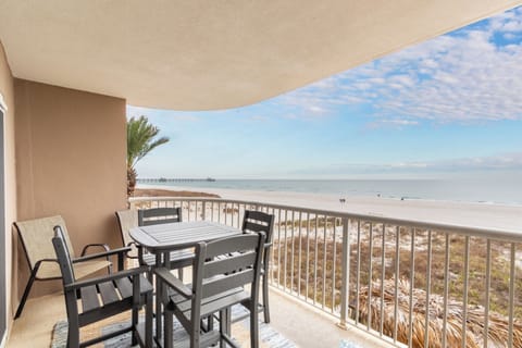 Balcony with wonderful views of Gulf Shores State Park Pier and beach.