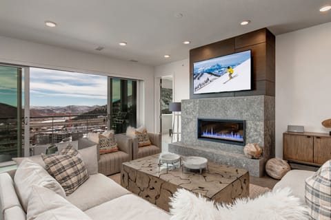 SKI-IN/SKI-OUT - Canyons Resort Luxury Retreat