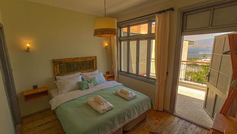 HUKUMET KONAGI 1872 | Egyptian cotton sheets, premium bedding, minibar, desk