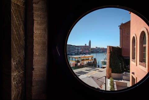 Suite (Grande, Canal View) | Hypo-allergenic bedding available, minibar, in-room safe