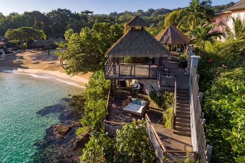 Private beach, white sand, sun loungers, beach towels
