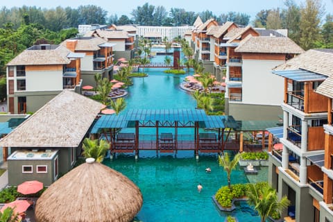 3 outdoor pools, pool umbrellas, sun loungers