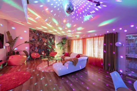 Our signature disco ball and trippy lights transform this crib into the hottest club after the sun sets. You won’t even have to go out!