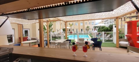 Poolside bar