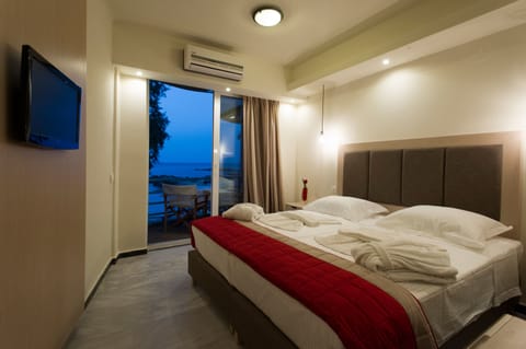 Apartment, 2 Bedrooms | In-room safe, individually decorated, individually furnished