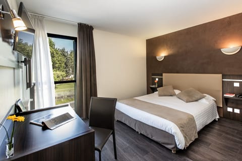 Chambre Supérieure | Premium bedding, desk, blackout drapes, soundproofing