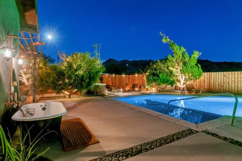 A twilight shower or bath? Why not!