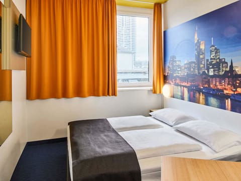 Double Room | Hypo-allergenic bedding available, desk, soundproofing, WiFi (free)