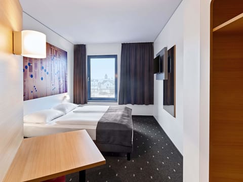Double Room | Hypo-allergenic bedding available, desk, soundproofing, WiFi (free)