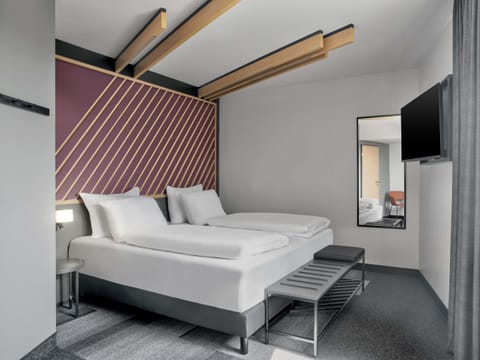 Premium Double Room | Desk, WiFi (free), bed sheets