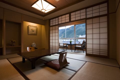Traditional Room, Shared Bathroom | Premium bedding, down comforters, in-room safe, blackout drapes