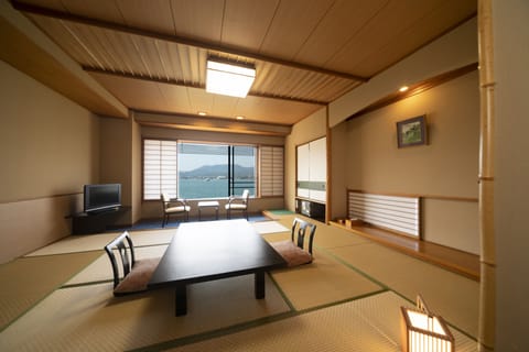 Japanese Style Room, Non Smoking (Ocean View) | In-room safe, free WiFi, bed sheets