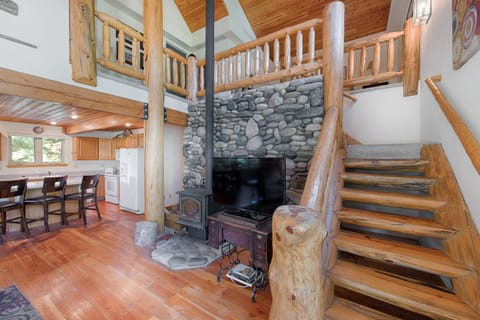 Wood burning stove, big screen TV. Nicely crafted, log stairwell.