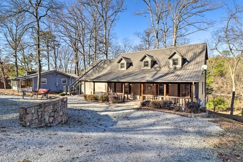 Rogers Vacation Rental Home | 5BR | 3.5BA | 2,248 Sq Ft | Stairs Required