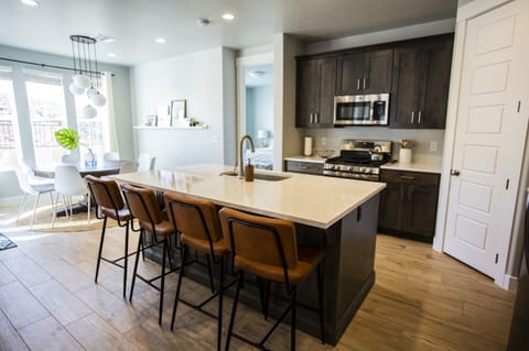 Kitchen with 4 bar stools