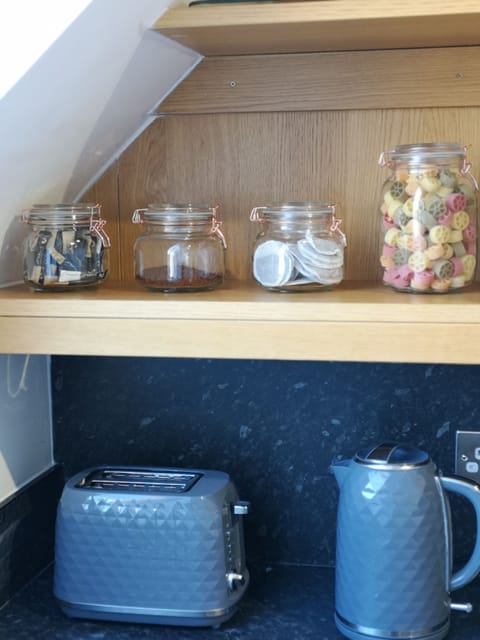 City Apartment, Private Bathroom, Harbor View | Private kitchen