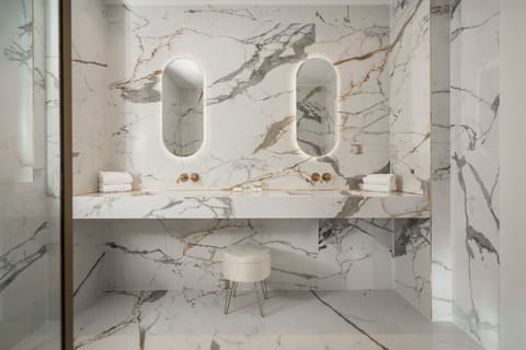 Luxury Suite, 1 Double Bed | Premium bedding, down comforters, minibar, in-room safe