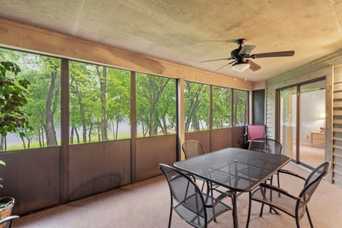 Screened Porch-- View of Lake Taneycomo