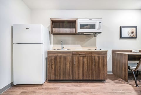 Standard Studio, 1 Queen Bed, Non Smoking, Refrigerator & Microwave | Private kitchen | Full-size fridge, microwave, stovetop, freezer