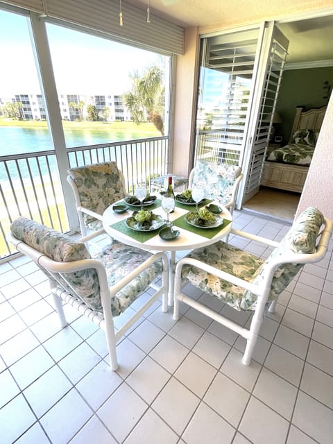 Enjoy breakfast with friends/family on the balcony!