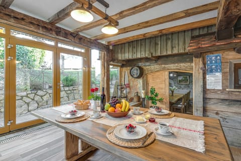 Family Chalet, 3 Bedrooms, Fireplace, Mountainside (Homestead Bahor With Whirlpool) | Dining