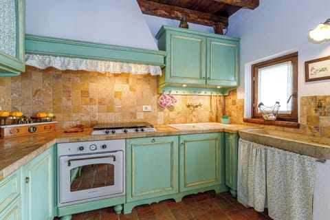 Family Villa, Multiple Bedrooms, Mountainside (Villa Formaga- relax and view lake) | Private kitchen | Fridge, microwave, oven, stovetop