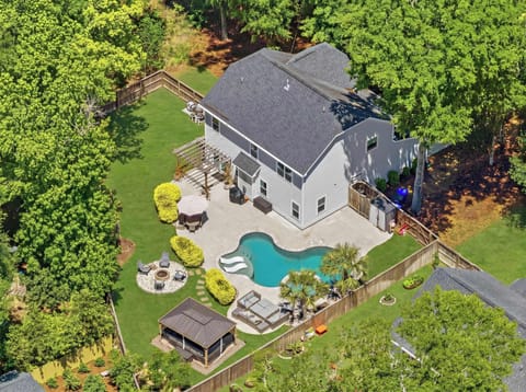 Large backyard. Great for Families.