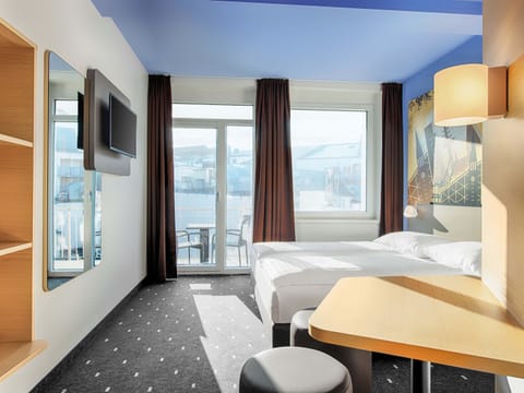 Double Room | Hypo-allergenic bedding available, WiFi (free), bed sheets
