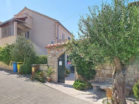 Shrub, Residential Area, House, Home, Driveway, Garden, Flowerpot, Shade, Estate