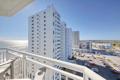 Private 10th Floor Balcony to Watch the Sunsets