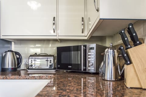 House (4 Bedrooms) | Microwave