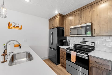 The Highland Hangout- fully furnished kitchen.