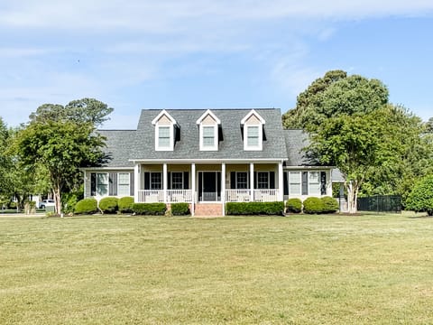 Large front yard, perfect for yard games. 