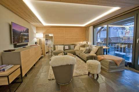 Deluxe Apartment | Living area | 1-inch flat-screen TV with cable channels, TV